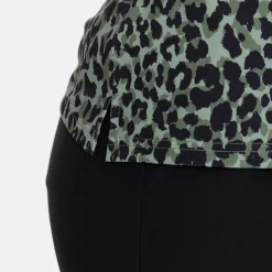 W Tech Hidden Button Pique AOP Svart